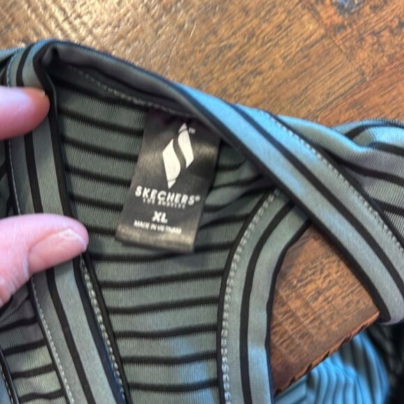 Skechers Workout Tank Top Womens size XL Green Black Ruched Sides Sleeveless - Picture 3 of 6